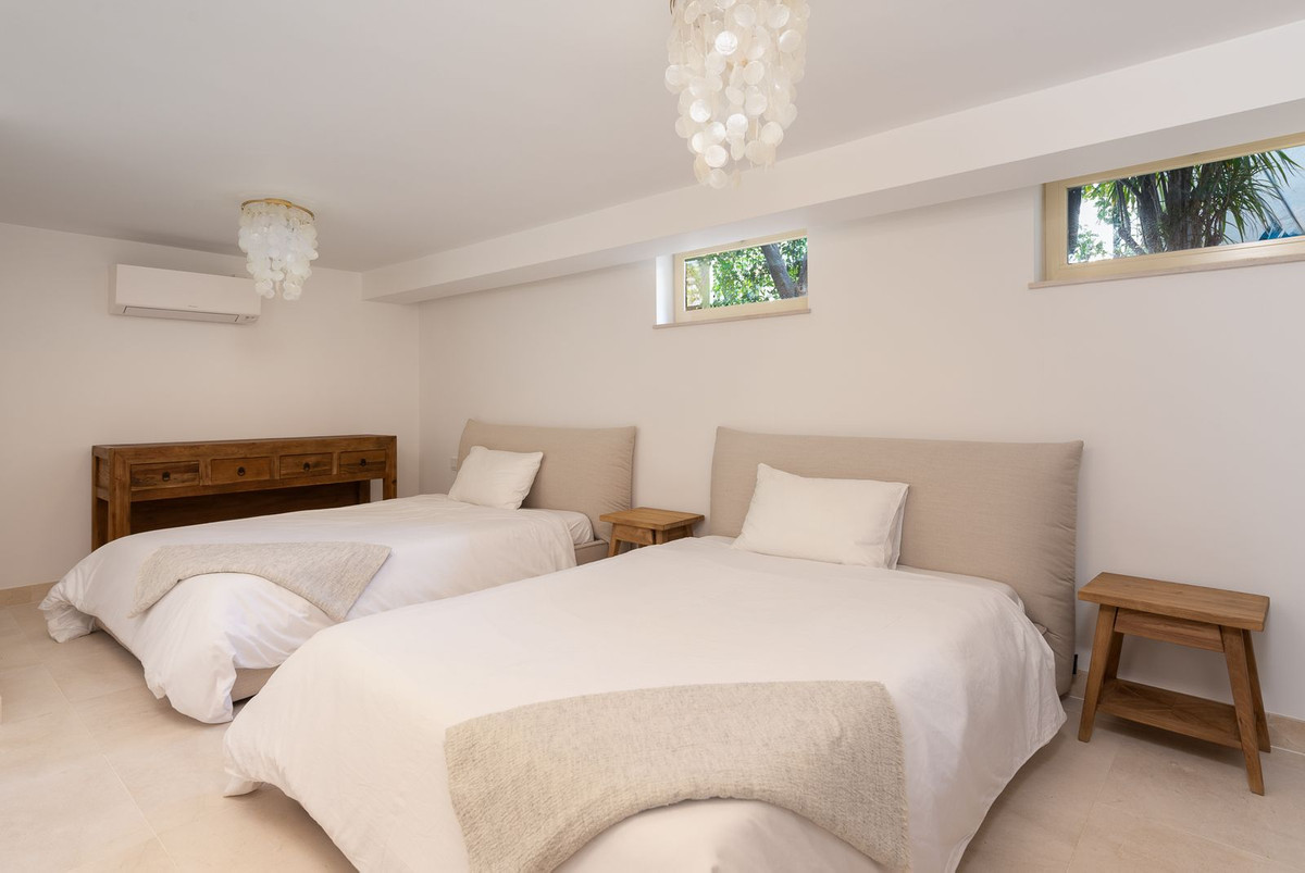 Se vende Villa - Chalet de 6 dormitorios en Costa Del Sol, Málaga, España