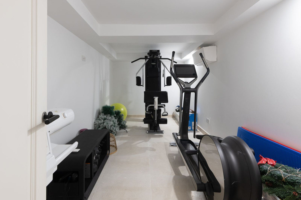 Se vende Villa - Chalet de 6 dormitorios en Costa Del Sol, Málaga, España