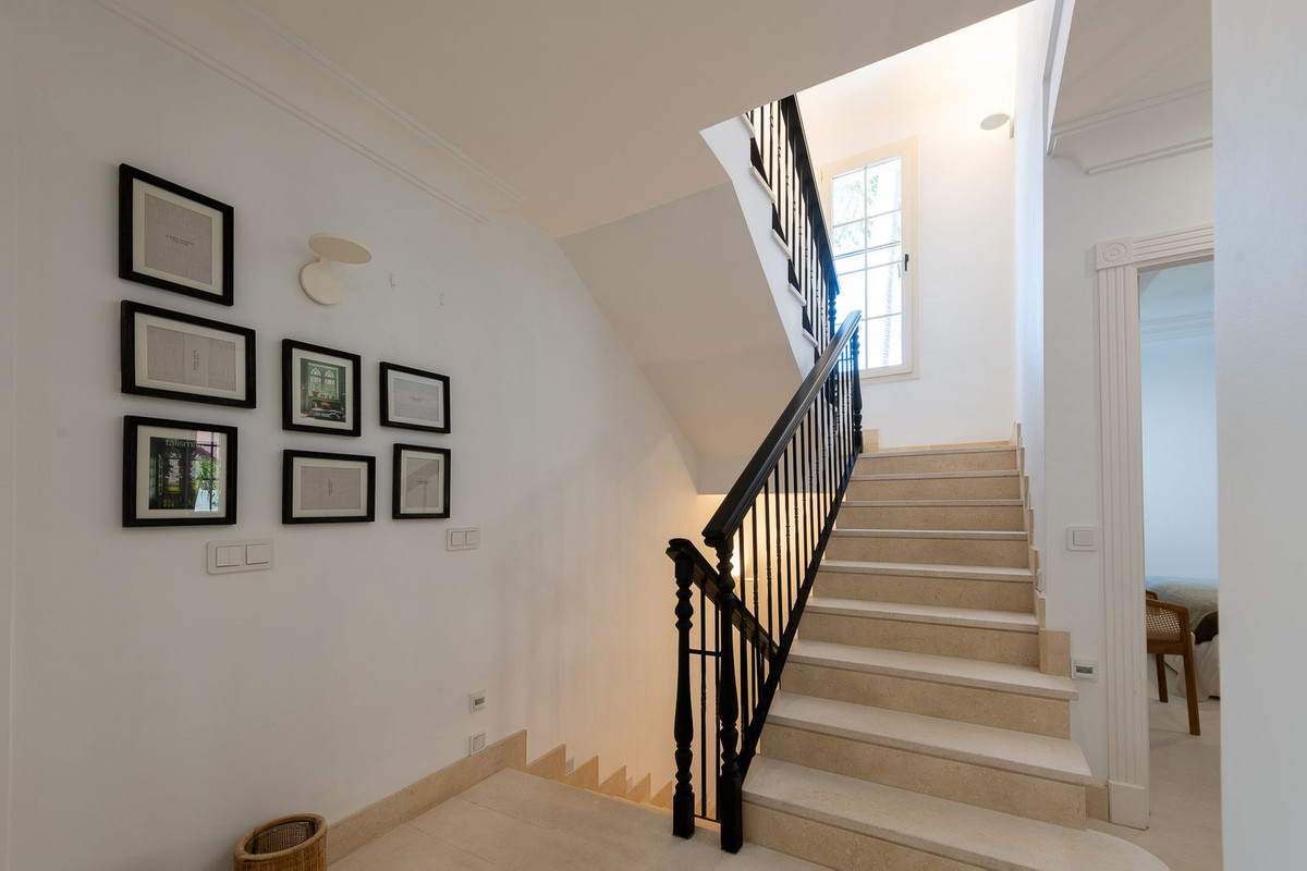 Se vende Villa - Chalet de 6 dormitorios en Costa Del Sol, Málaga, España
