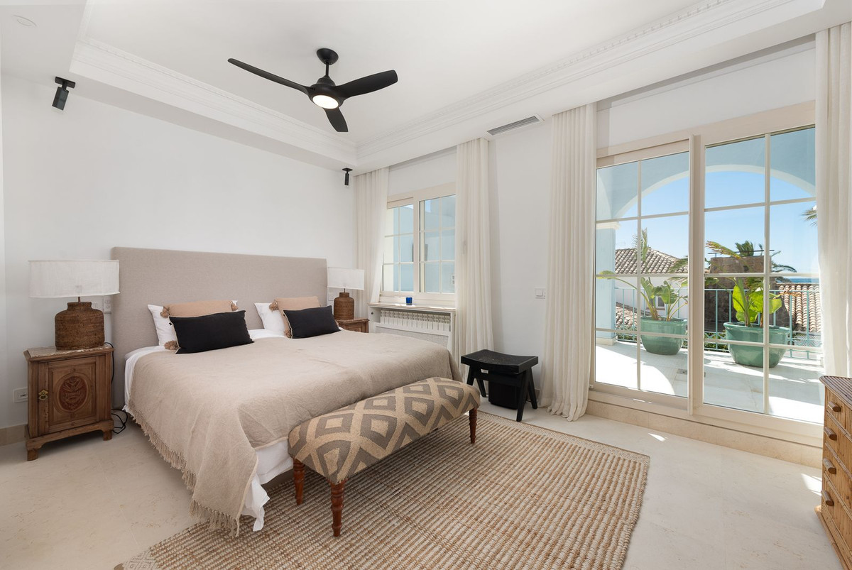 Se vende Villa - Chalet de 6 dormitorios en Costa Del Sol, Málaga, España