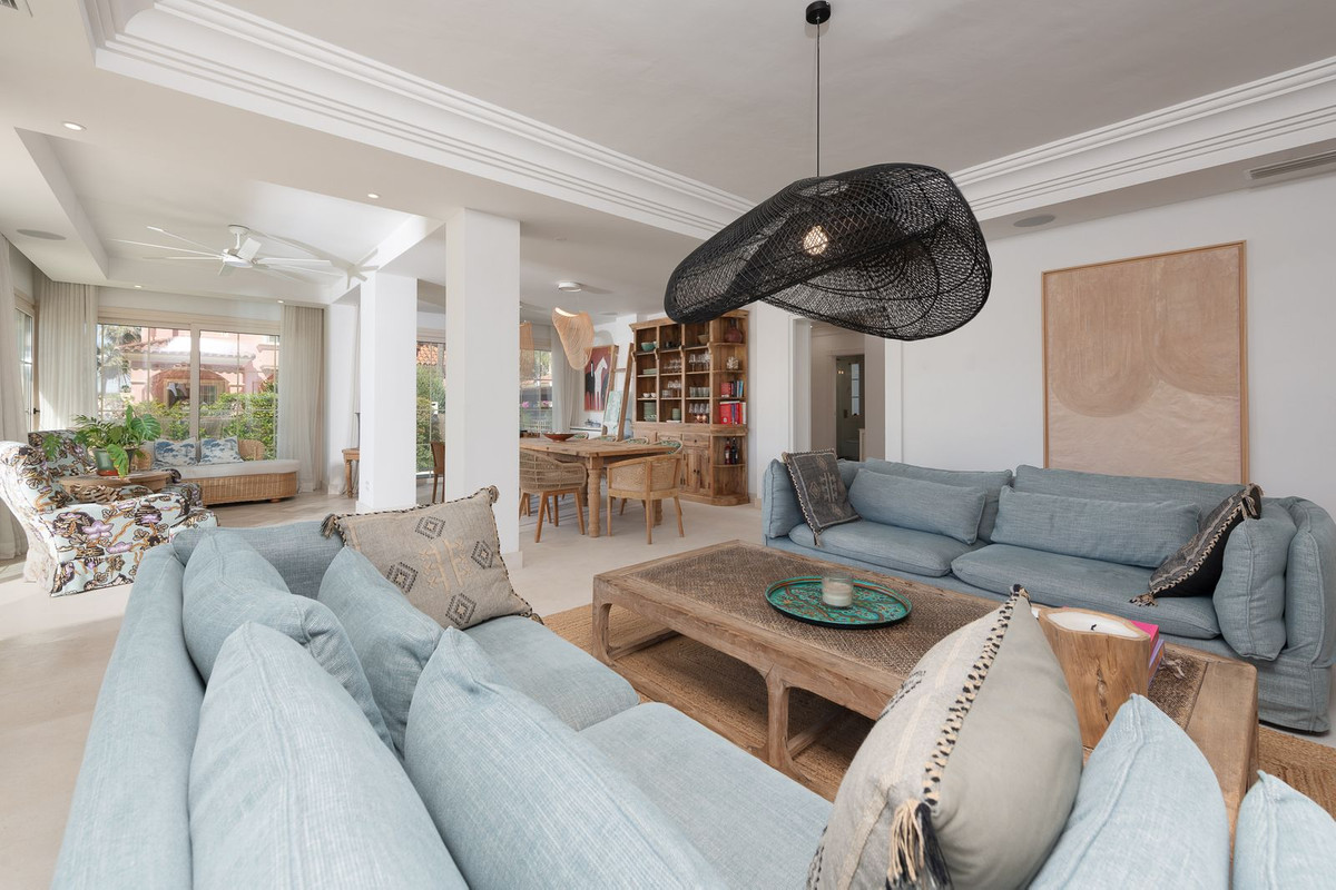 Se vende Villa - Chalet de 6 dormitorios en Costa Del Sol, Málaga, España
