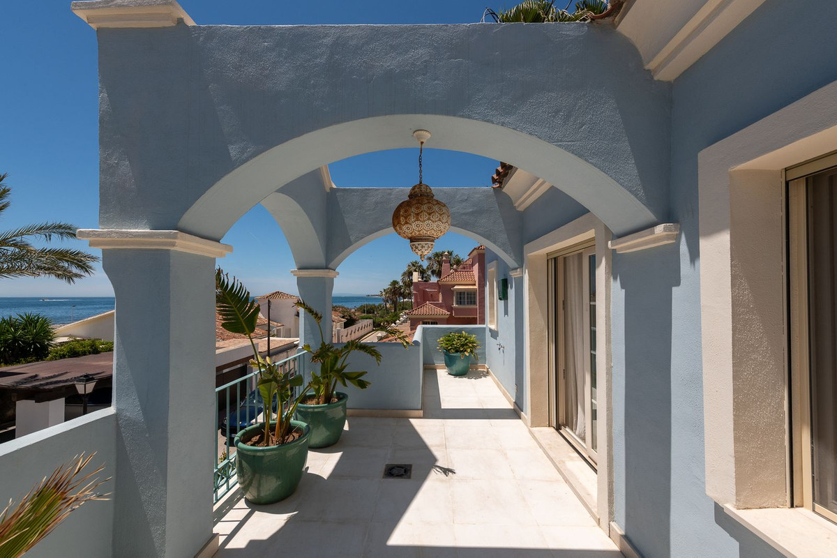 Se vende Villa - Chalet de 6 dormitorios en Costa Del Sol, Málaga, España