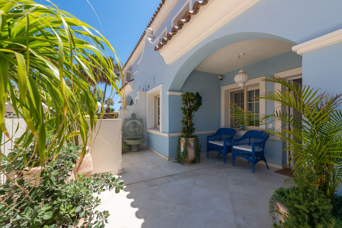Se vende Villa - Chalet de 6 dormitorios en Costa Del Sol, Málaga, España