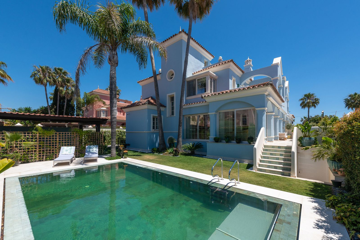 Se vende Villa - Chalet de 6 dormitorios en Costa Del Sol, Málaga, España