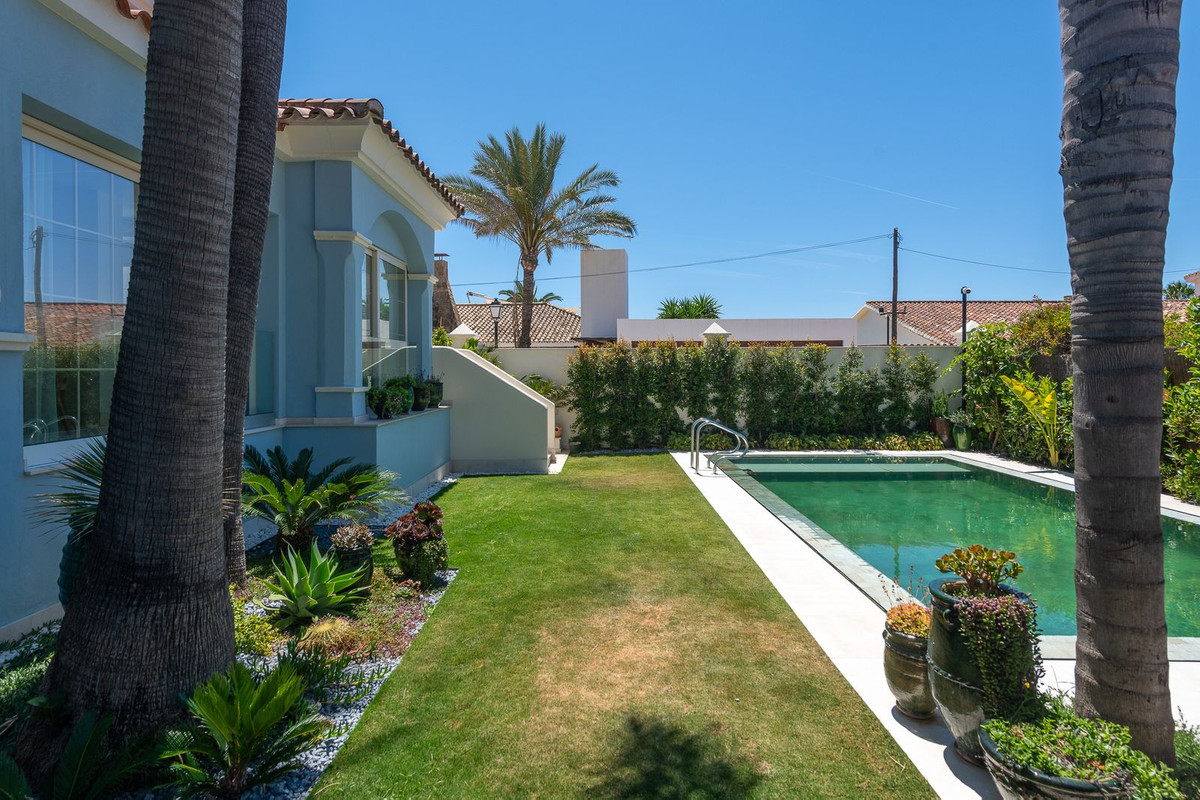 Se vende Villa - Chalet de 6 dormitorios en Costa Del Sol, Málaga, España
