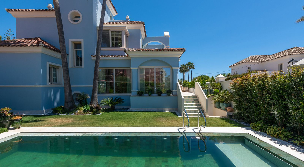 Se vende Villa - Chalet de 6 dormitorios en Costa Del Sol, Málaga, España