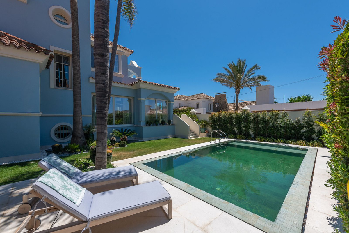 Se vende Villa - Chalet de 6 dormitorios en Costa Del Sol, Málaga, España