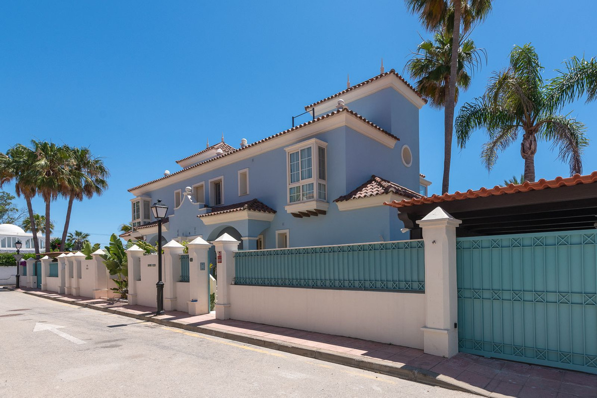 Se vende Villa - Chalet de 6 dormitorios en Costa Del Sol, Málaga, España