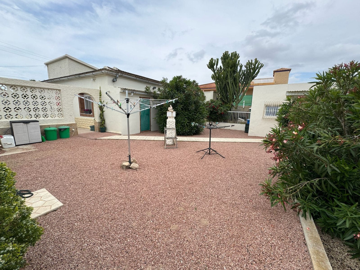 Se vende Villa - Chalet de 3 dormitorios en Costa Blanca, Alicante, España