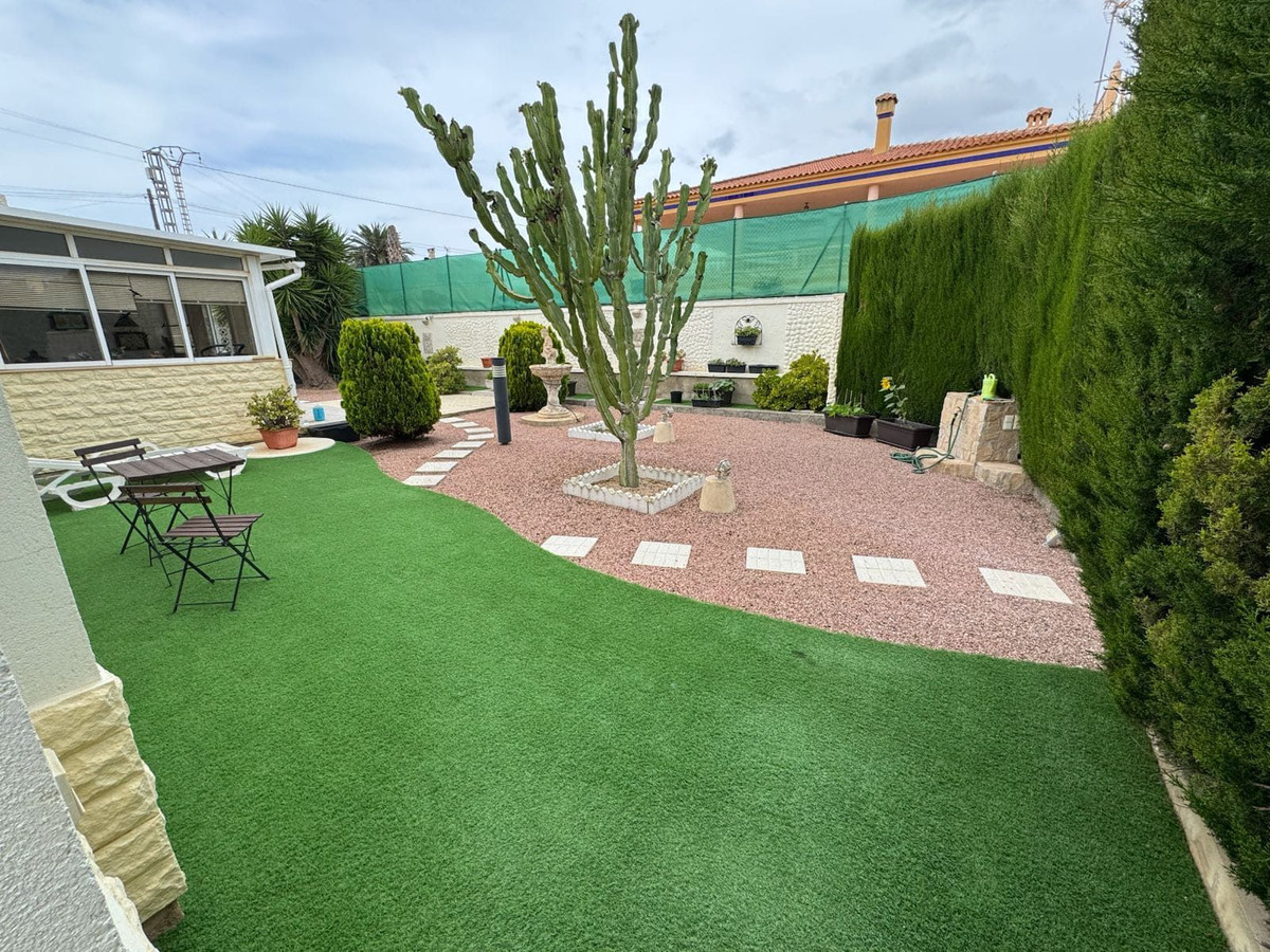 Se vende Villa - Chalet de 3 dormitorios en Costa Blanca, Alicante, España