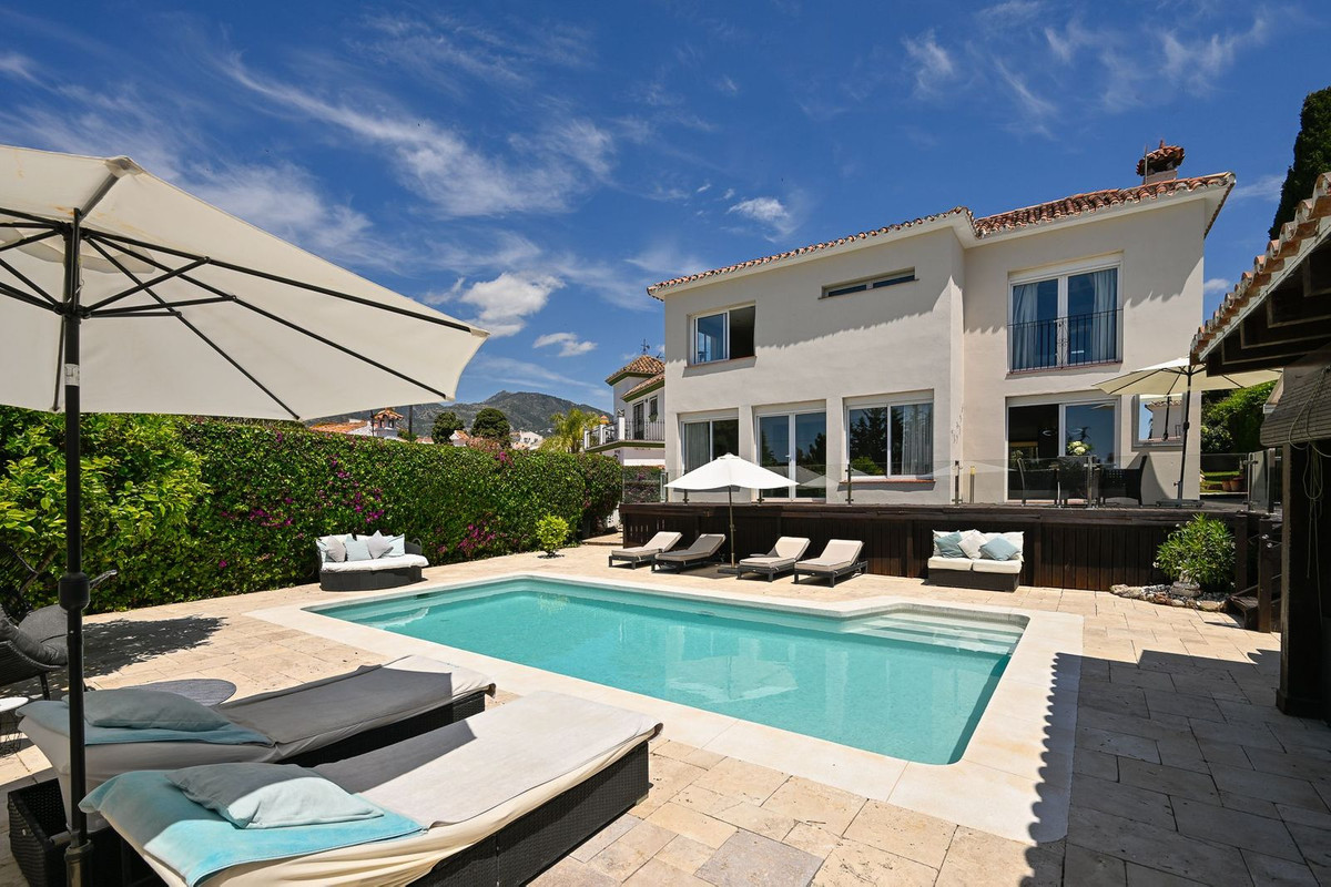 6 Bed Townhouse for sale in Río Real Costa Del Sol, Málaga, Spain
