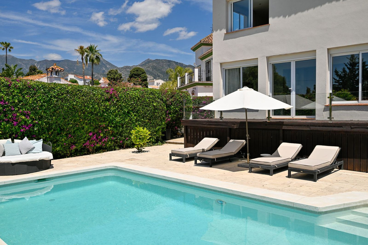 6 Bed Townhouse for sale in Río Real Costa Del Sol, Málaga, Spain