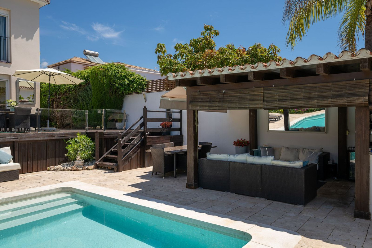 6 Bed Townhouse for sale in Río Real Costa Del Sol, Málaga, Spain
