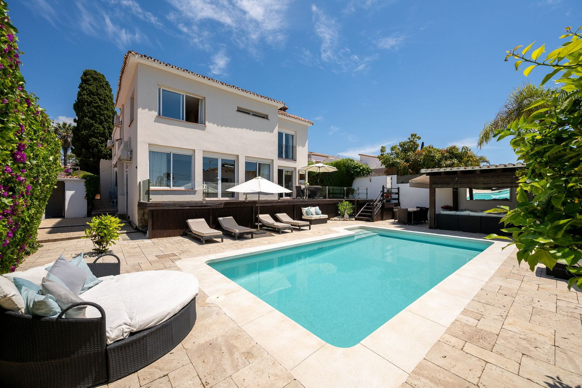 6 Bed Townhouse for sale in Río Real Costa Del Sol, Málaga, Spain