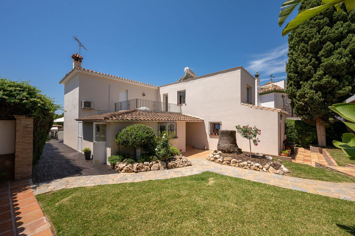 6 Bed Townhouse for sale in Río Real Costa Del Sol, Málaga, Spain