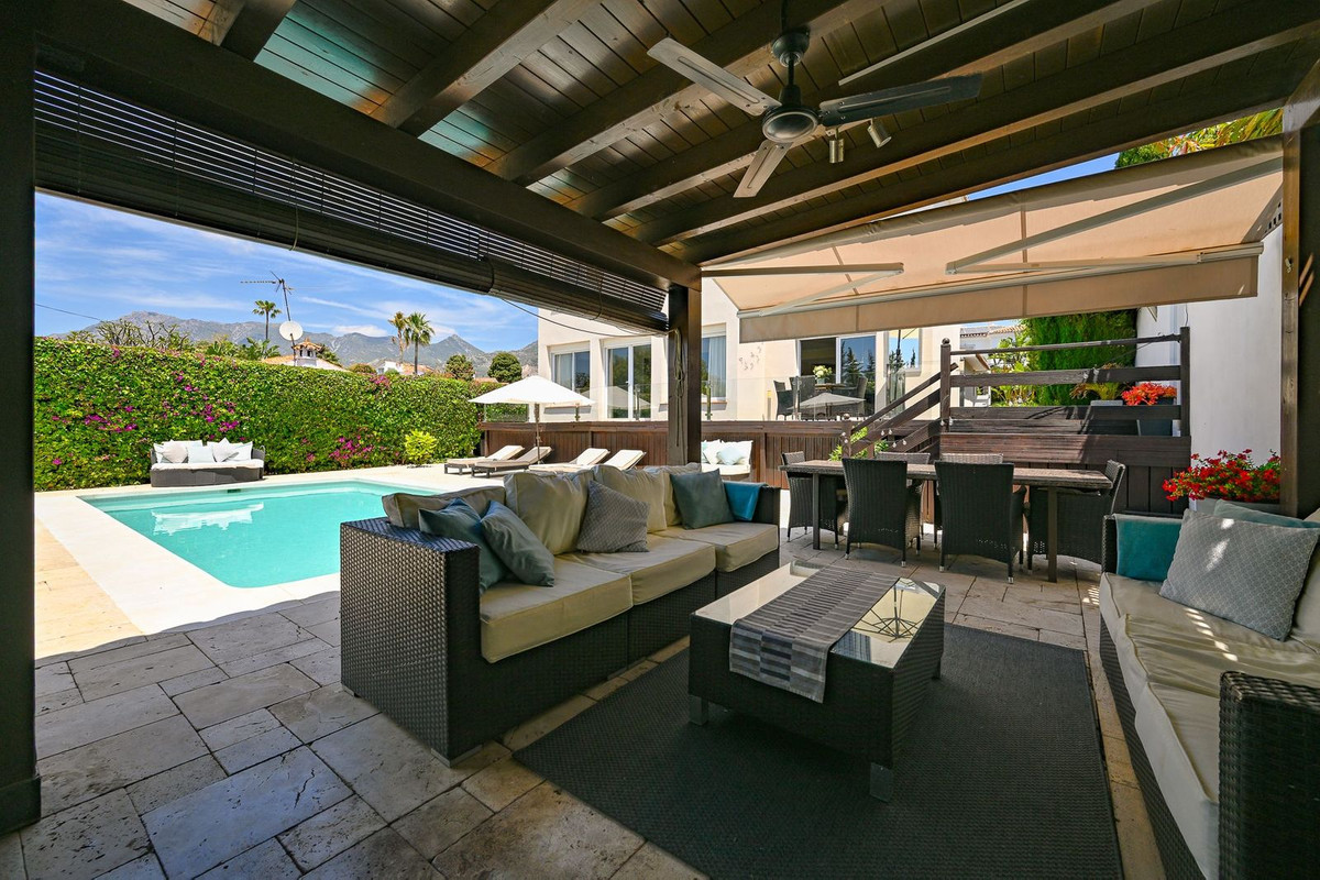 6 Bed Townhouse for sale in Río Real Costa Del Sol, Málaga, Spain