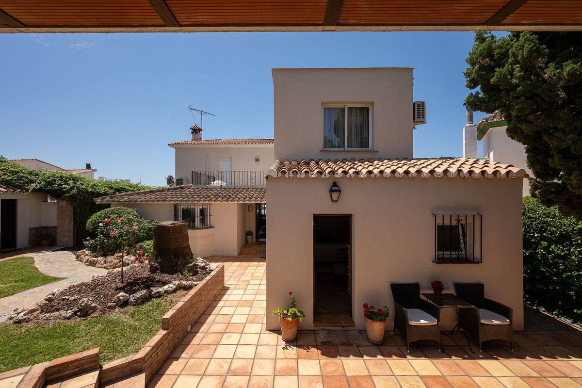 6 Bed Townhouse for sale in Río Real Costa Del Sol, Málaga, Spain