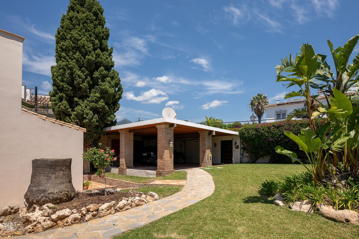 6 Bed Townhouse for sale in Río Real Costa Del Sol, Málaga, Spain
