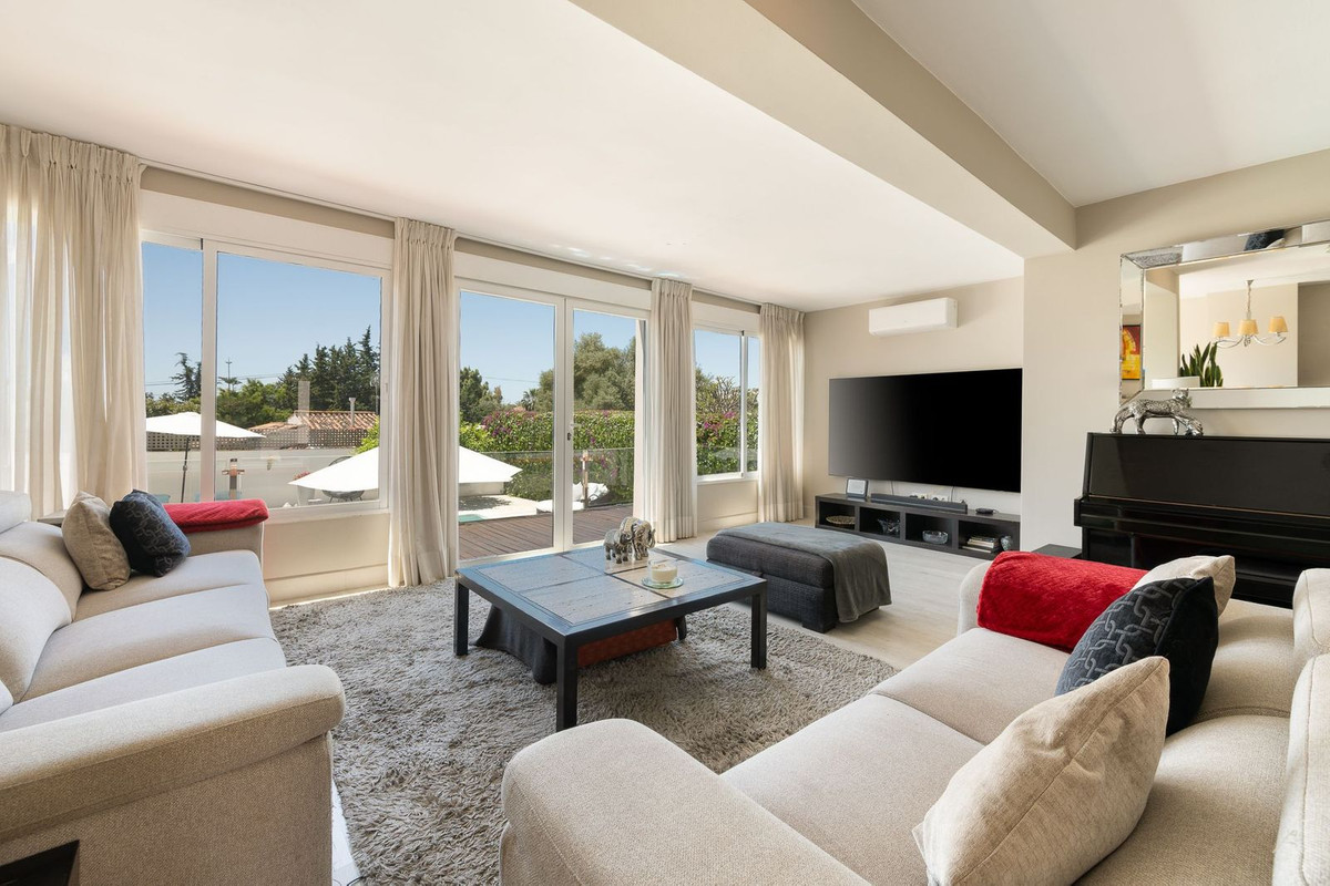 6 Bed Townhouse for sale in Río Real Costa Del Sol, Málaga, Spain