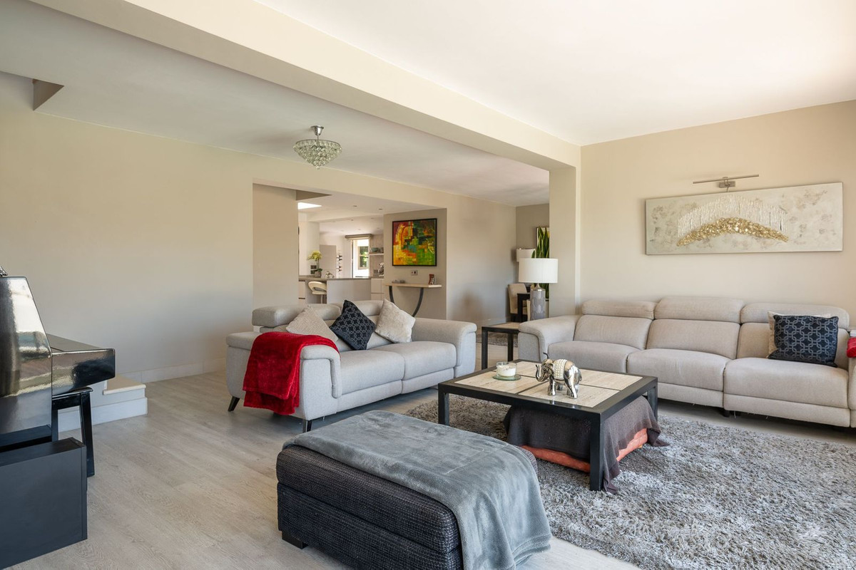 6 Bed Townhouse for sale in Río Real Costa Del Sol, Málaga, Spain