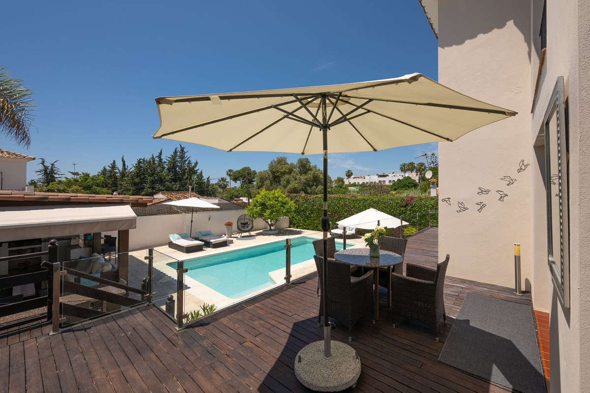 6 Bed Townhouse for sale in Río Real Costa Del Sol, Málaga, Spain
