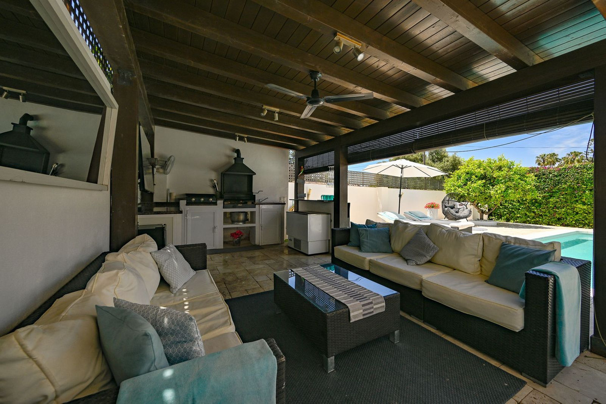 6 Bed Townhouse for sale in Río Real Costa Del Sol, Málaga, Spain