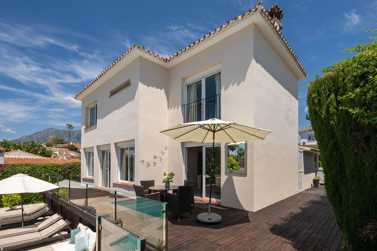 6 Bed Townhouse for sale in Río Real Costa Del Sol, Málaga, Spain