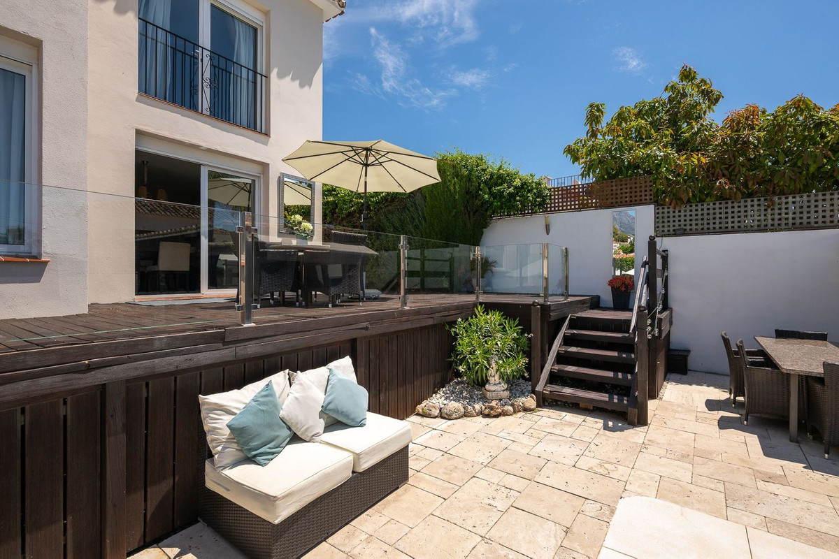 6 Bed Townhouse for sale in Río Real Costa Del Sol, Málaga, Spain