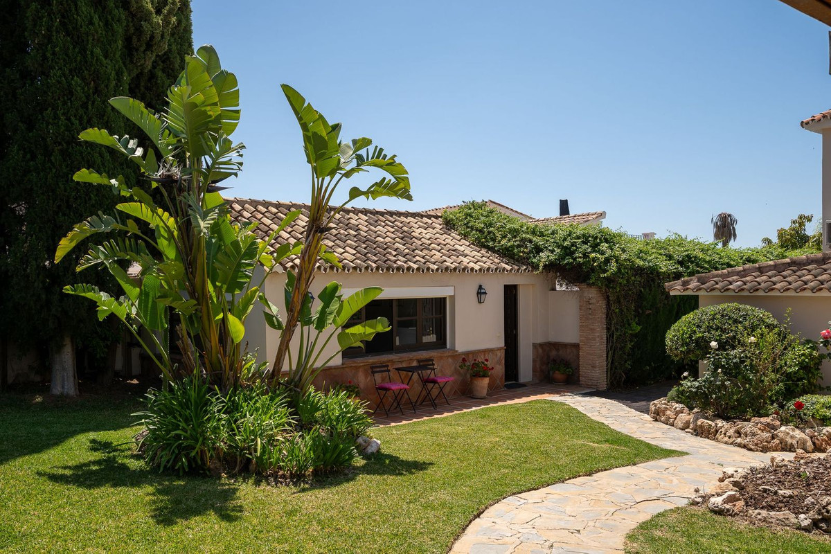6 Bed Townhouse for sale in Río Real Costa Del Sol, Málaga, Spain
