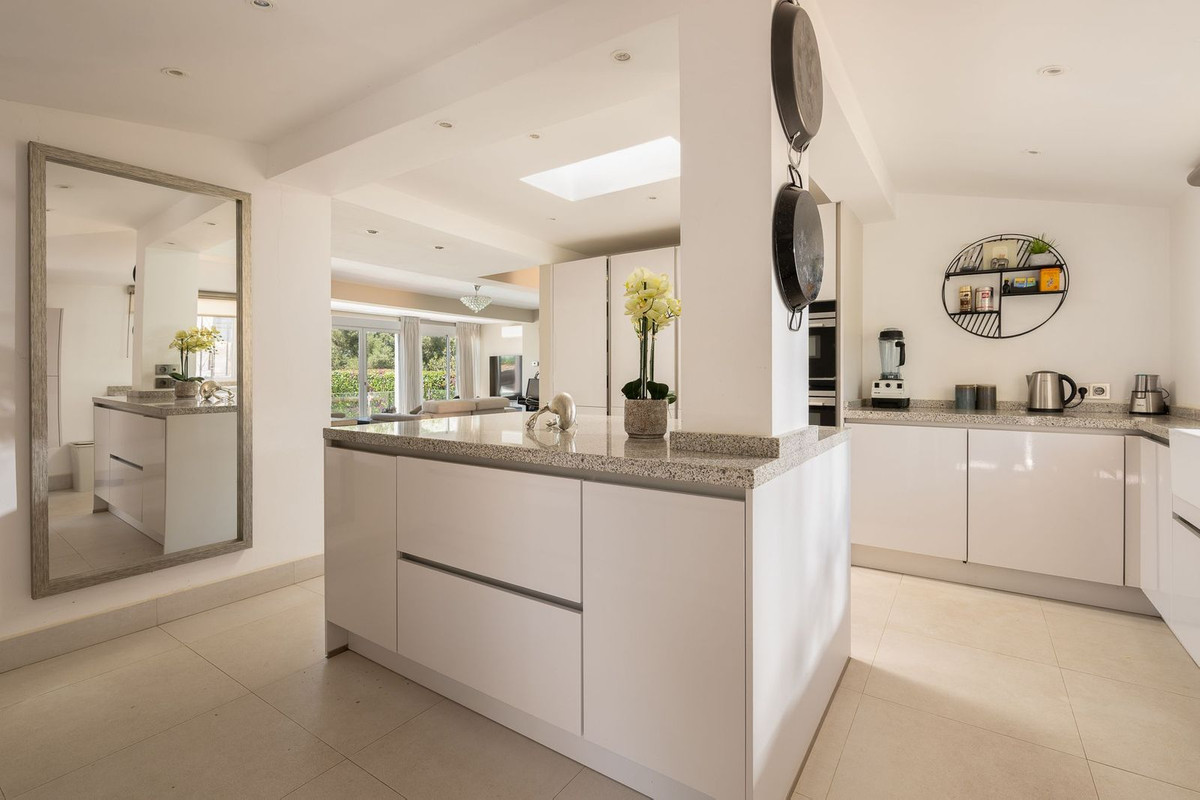 6 Bed Townhouse for sale in Río Real Costa Del Sol, Málaga, Spain
