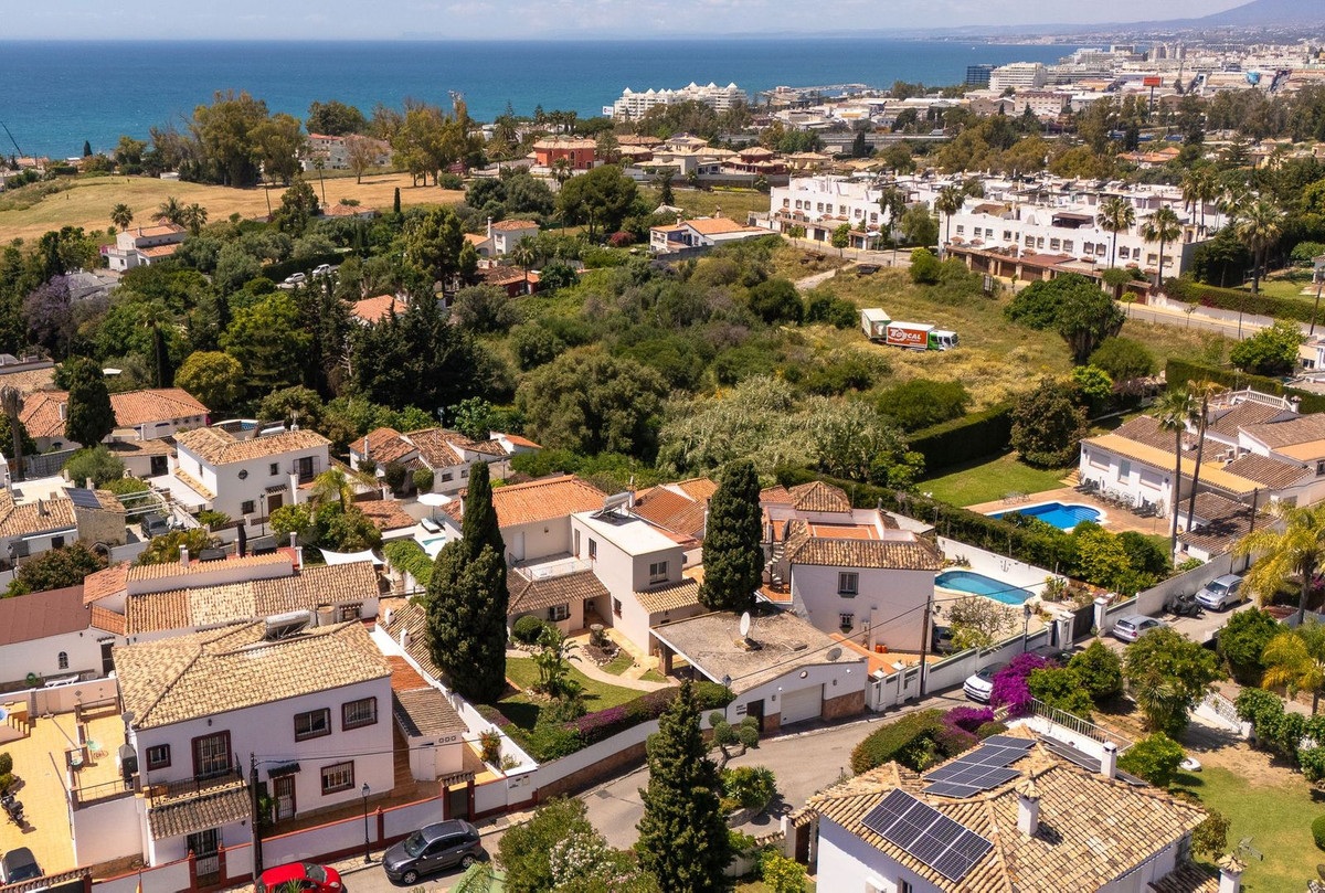 6 Bed Townhouse for sale in Río Real Costa Del Sol, Málaga, Spain