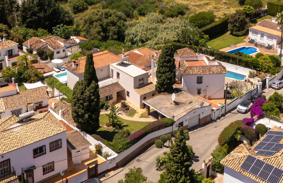 6 Bed Townhouse for sale in Río Real Costa Del Sol, Málaga, Spain