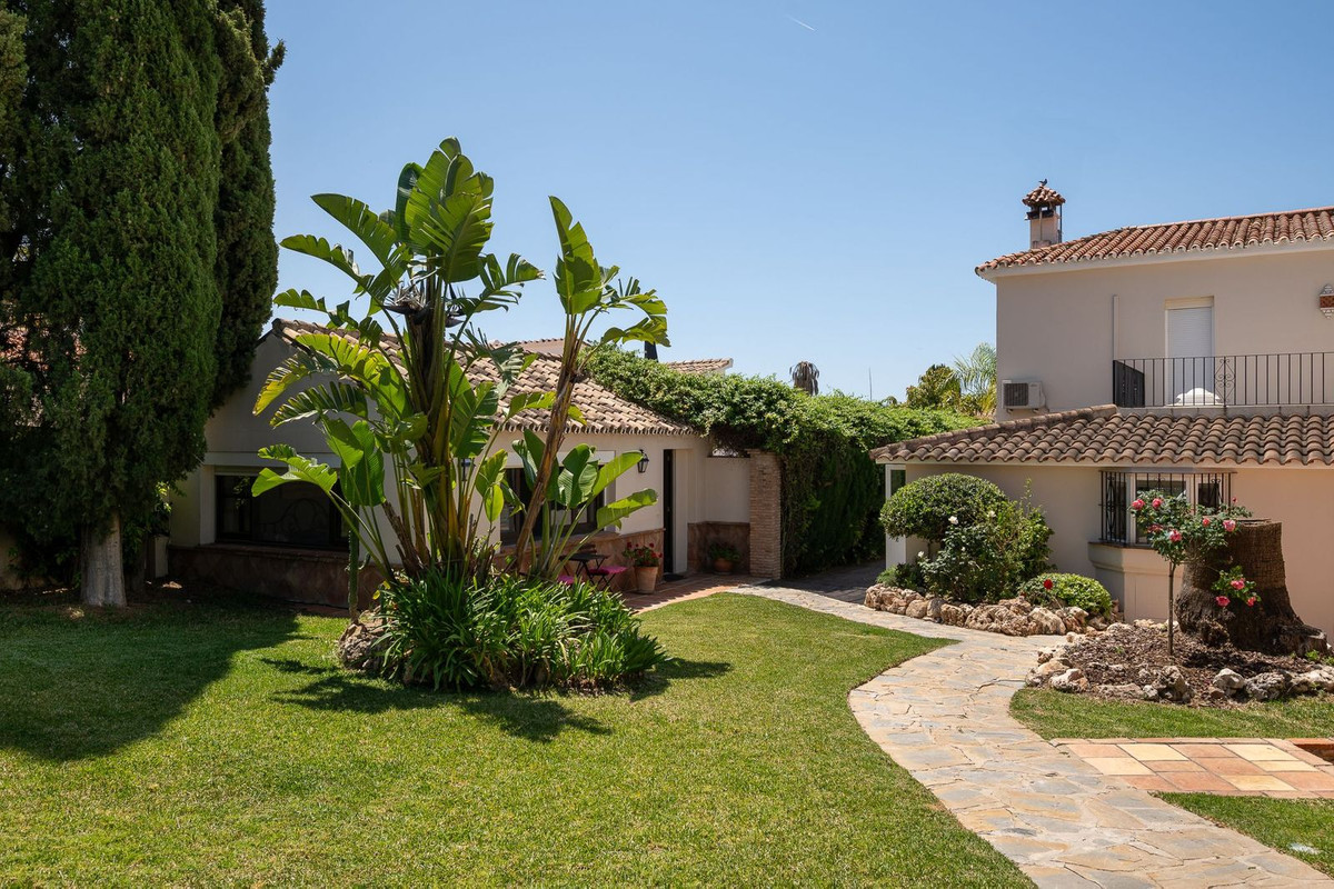 6 Bed Townhouse for sale in Río Real Costa Del Sol, Málaga, Spain