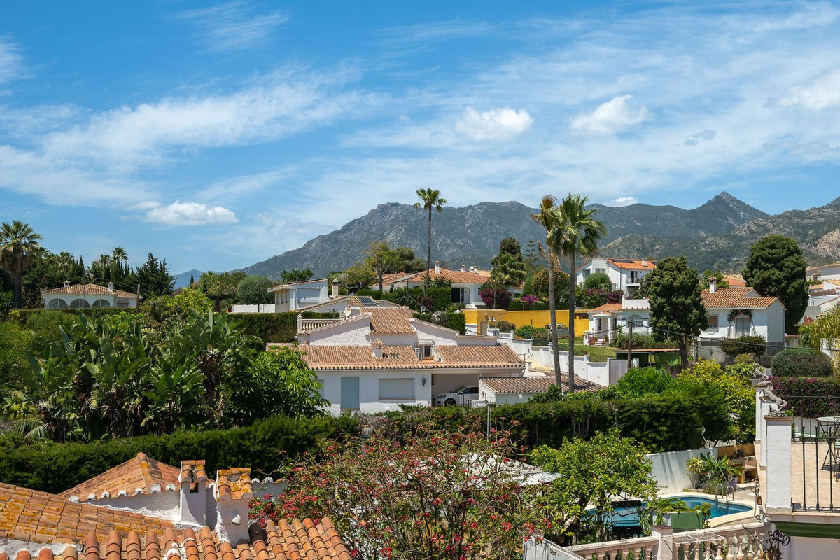 6 Bed Townhouse for sale in Río Real Costa Del Sol, Málaga, Spain