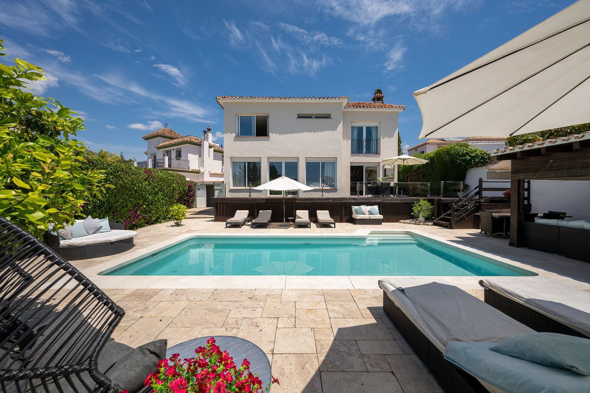 6 Bed Townhouse for sale in Río Real Costa Del Sol, Málaga, Spain
