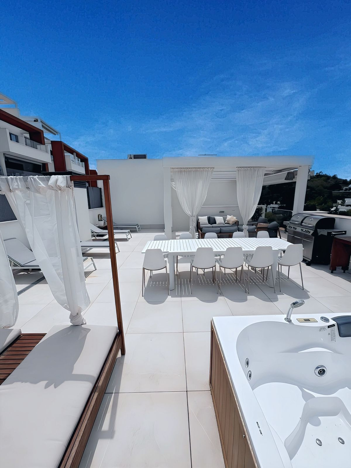 2 Bed Apartment for sale in La Quinta Costa Del Sol, Málaga, Spain