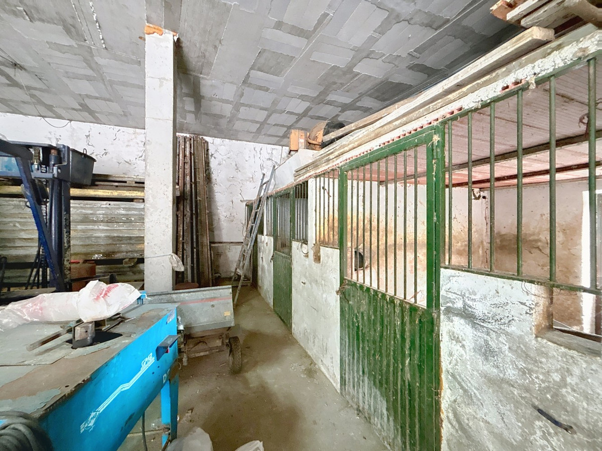 1 Bed Commercial unit for sale in Arenas Costa Del Sol East, Málaga, Spain