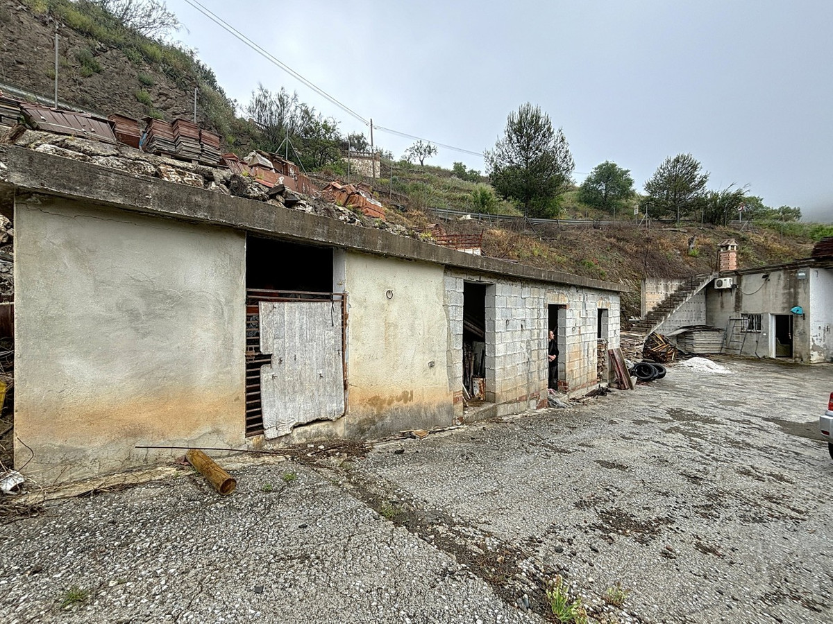 1 Bed Commercial unit for sale in Arenas Costa Del Sol East, Málaga, Spain