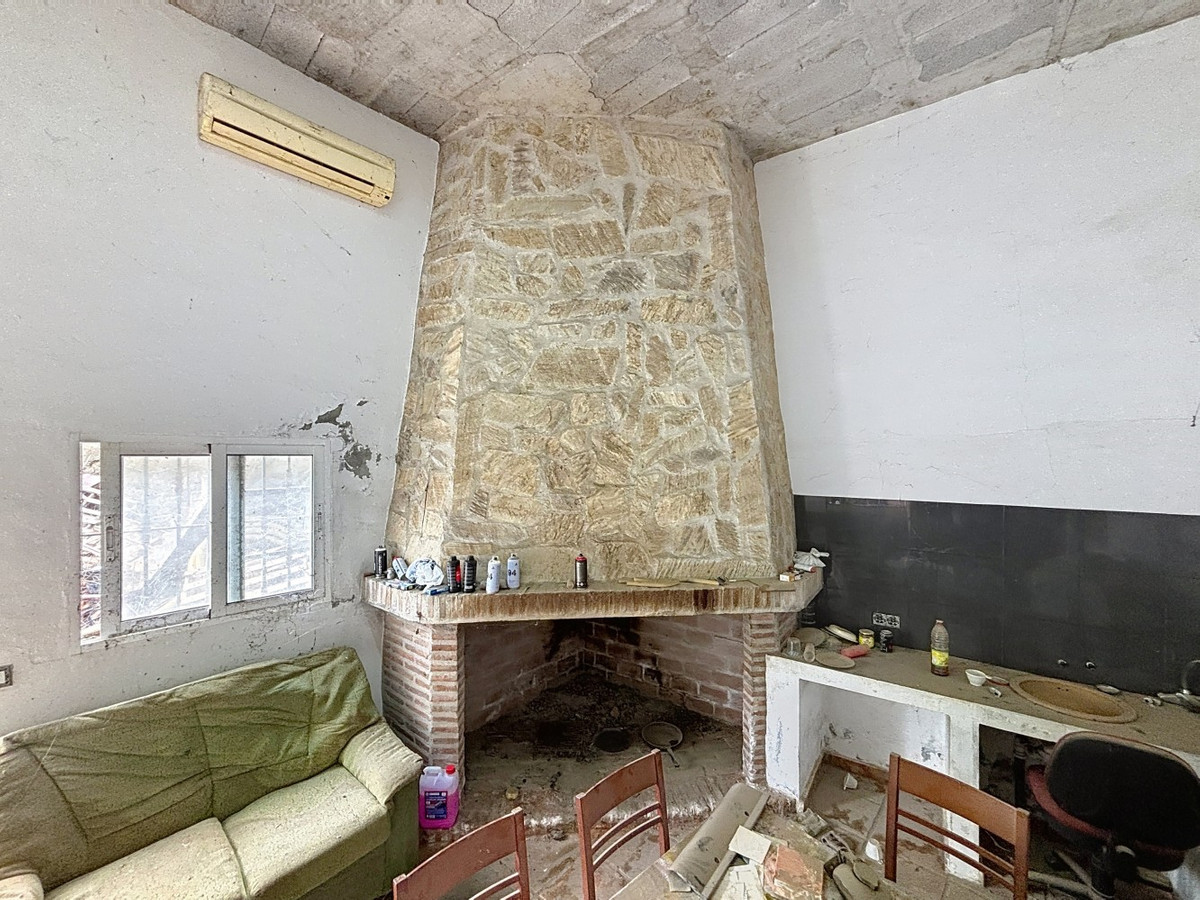 1 Bed Commercial unit for sale in Arenas Costa Del Sol East, Málaga, Spain