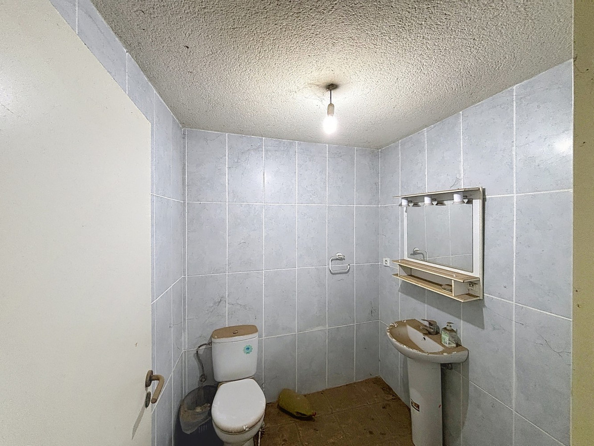 1 Bed Commercial unit for sale in Arenas Costa Del Sol East, Málaga, Spain