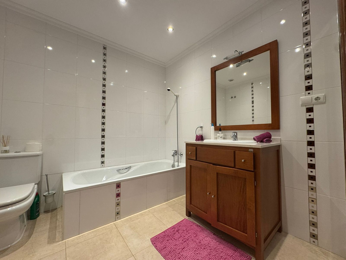 Se vende Adosada de 5 dormitorios en Costa Del Sol, Málaga, España