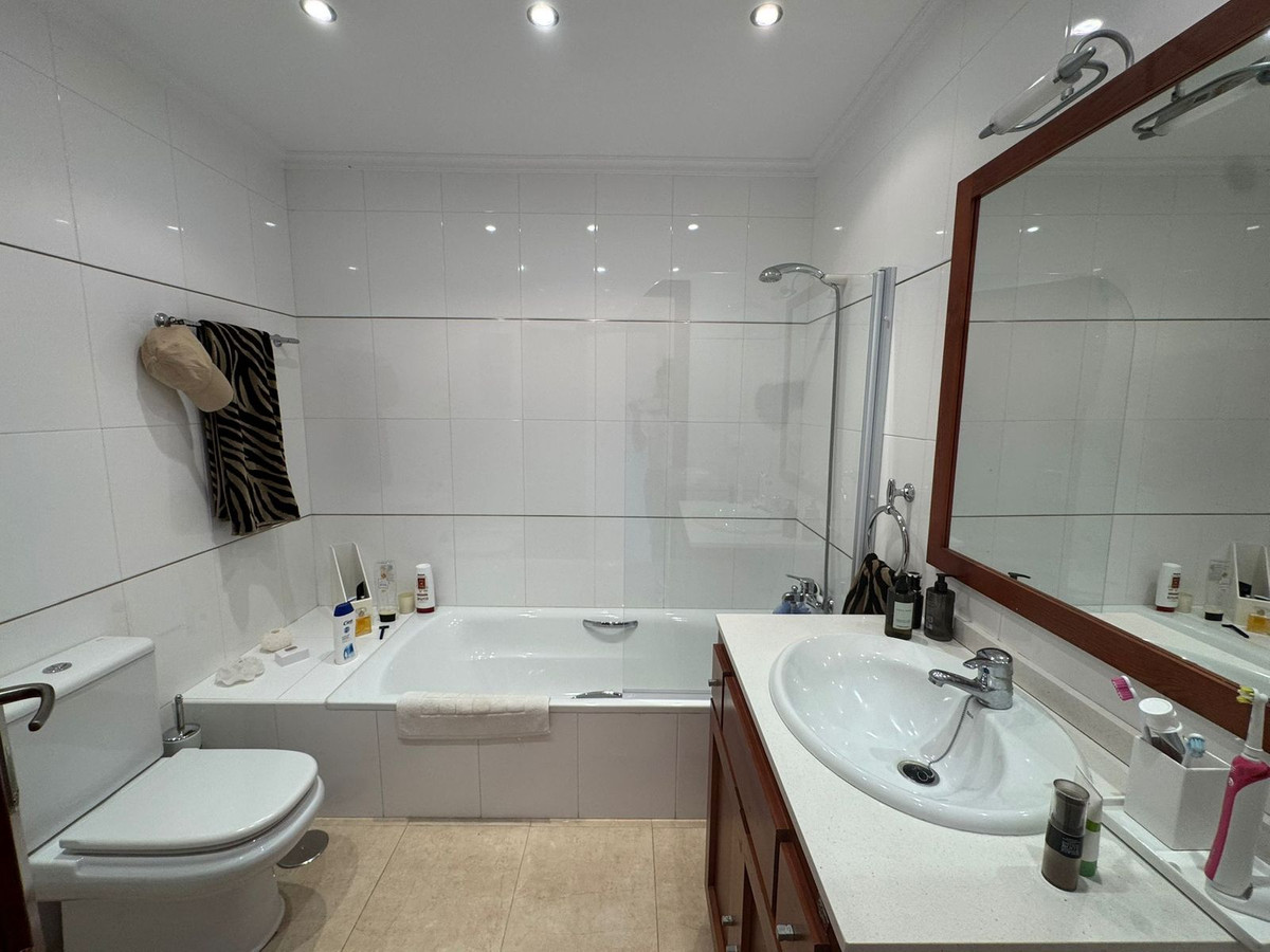 Se vende Adosada de 5 dormitorios en Costa Del Sol, Málaga, España