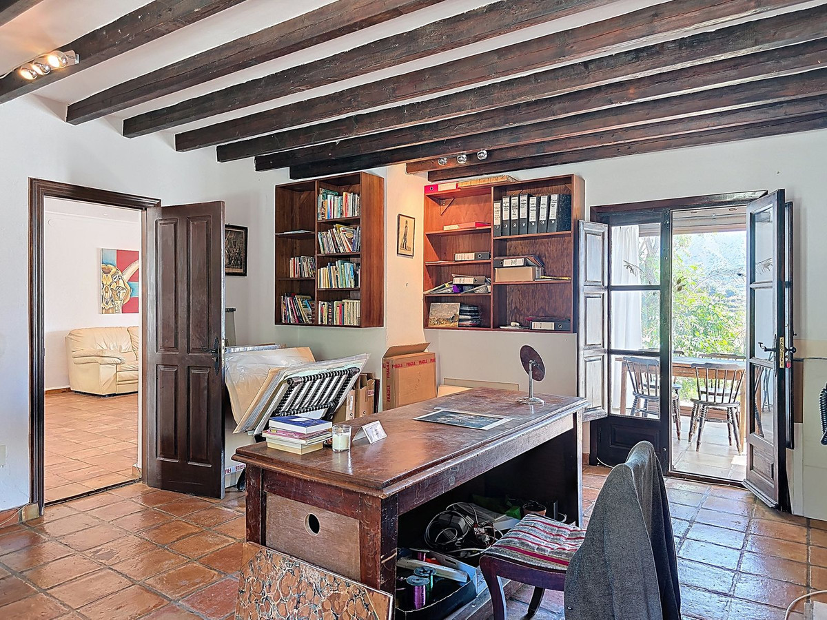 7 Bed Townhouse for sale in Torrox Costa Del Sol East, Málaga, Spain
