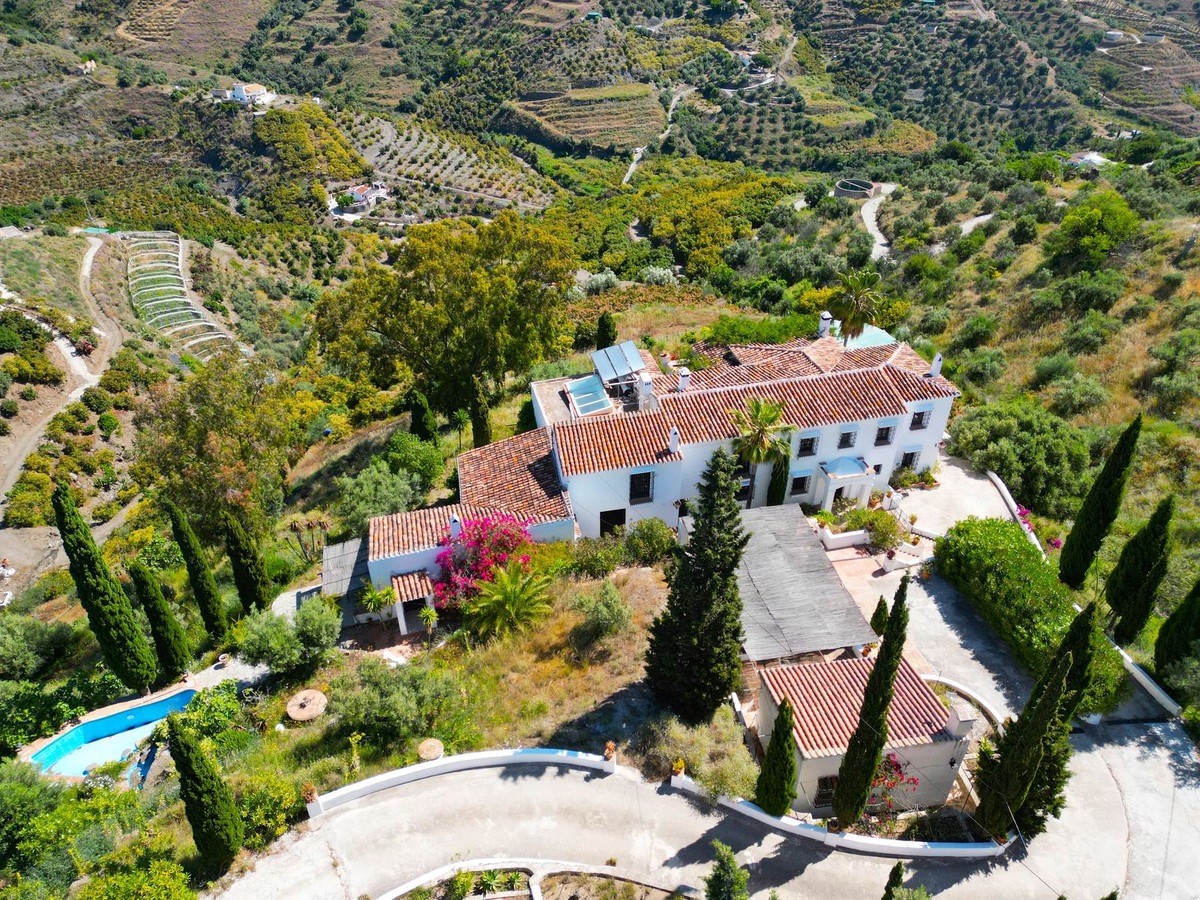 7 Bed Townhouse for sale in Torrox Costa Del Sol East, Málaga, Spain