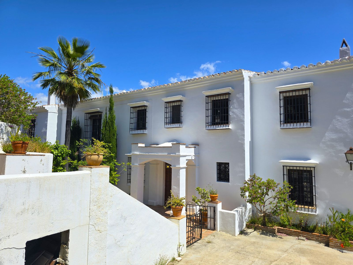 7 Bed Townhouse for sale in Torrox Costa Del Sol East, Málaga, Spain