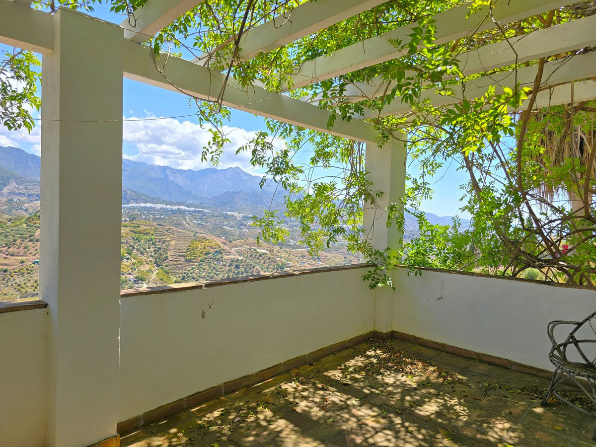 7 Bed Townhouse for sale in Torrox Costa Del Sol East, Málaga, Spain