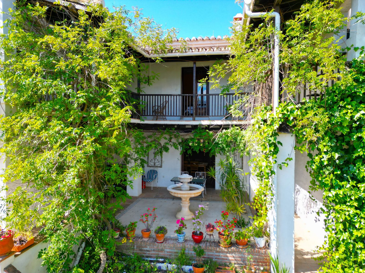 7 Bed Townhouse for sale in Torrox Costa Del Sol East, Málaga, Spain