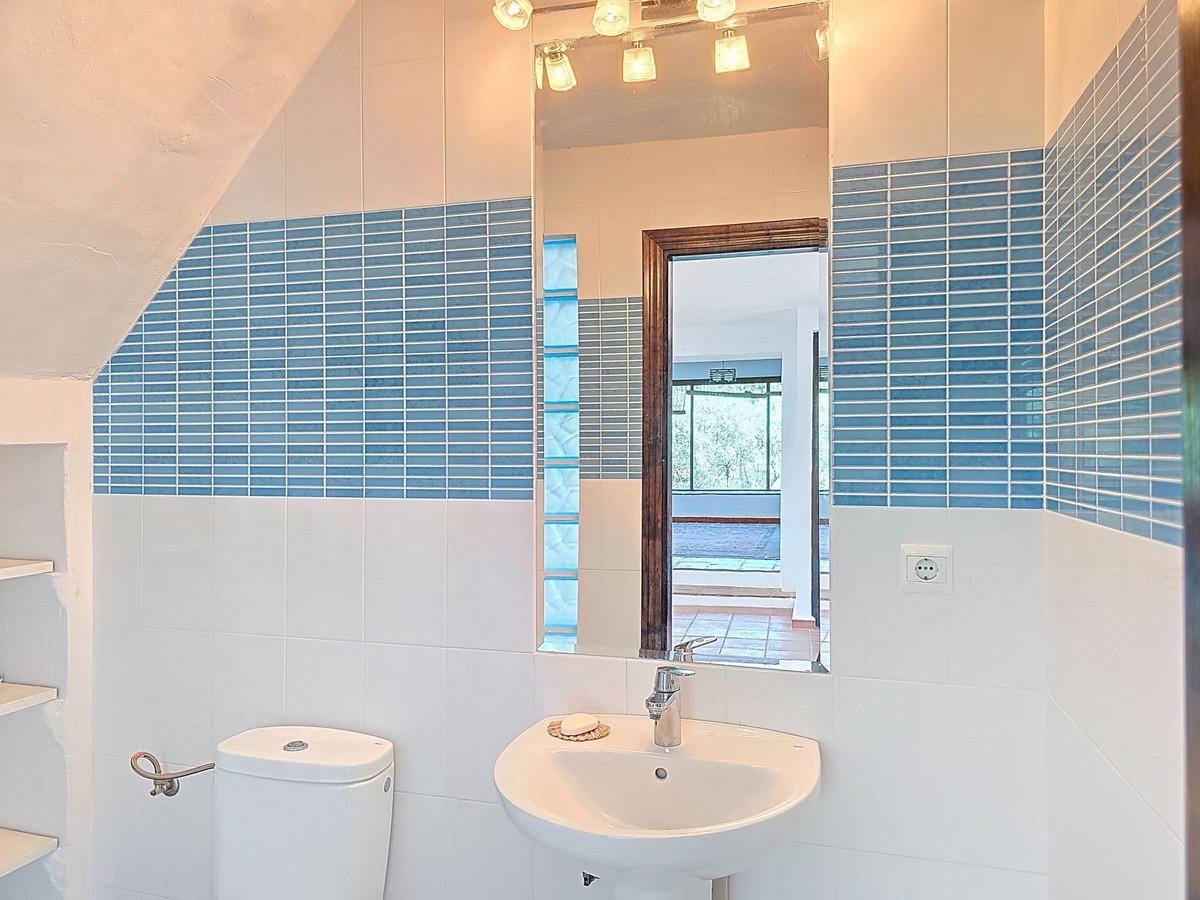 7 Bed Townhouse for sale in Torrox Costa Del Sol East, Málaga, Spain