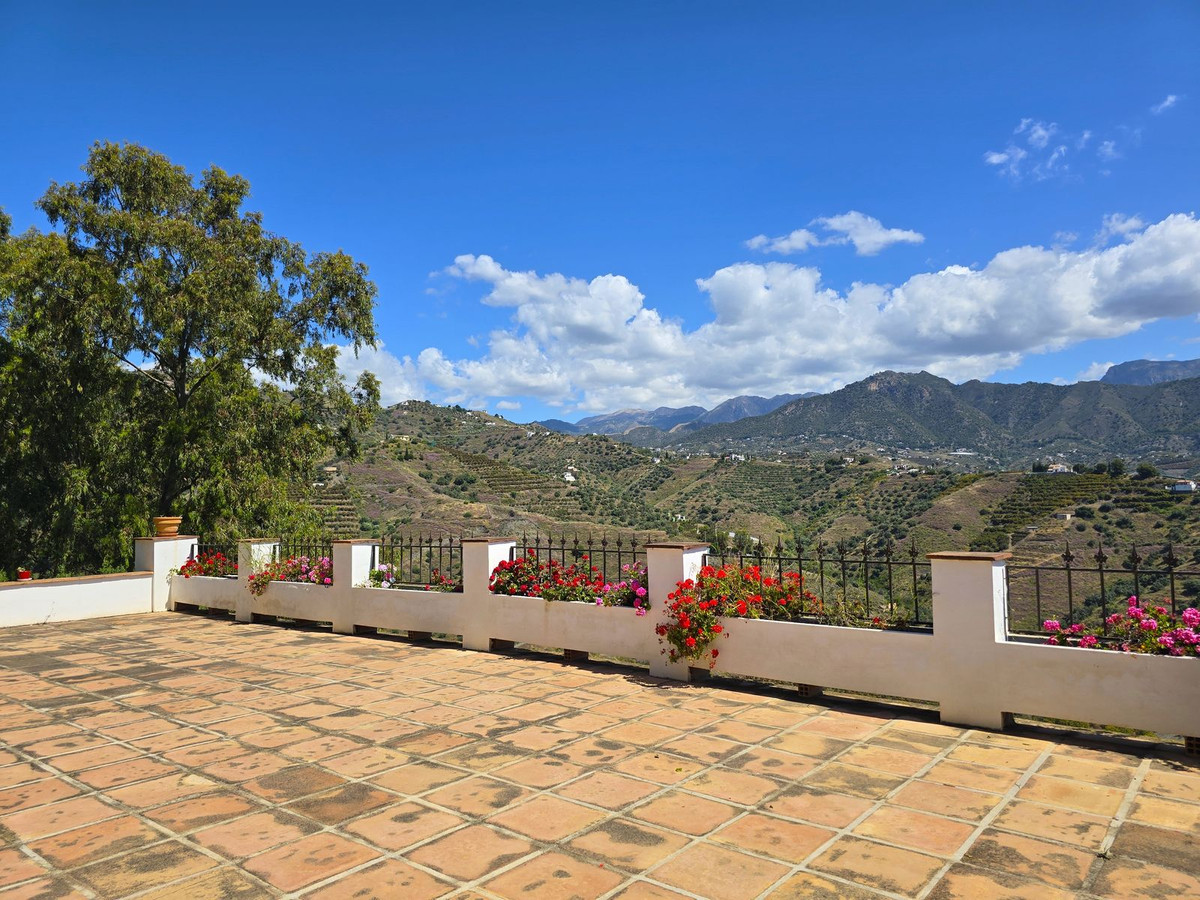 7 Bed Townhouse for sale in Torrox Costa Del Sol East, Málaga, Spain