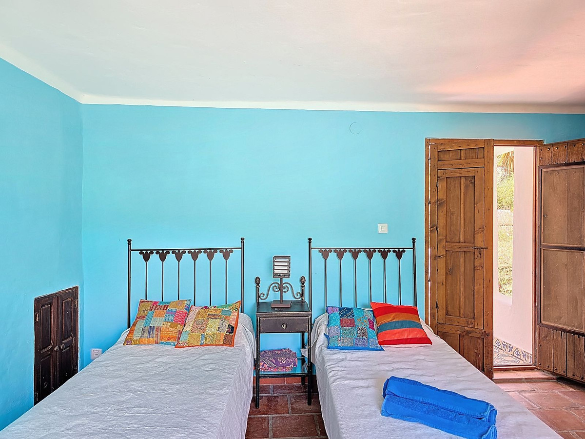 7 Bed Townhouse for sale in Torrox Costa Del Sol East, Málaga, Spain